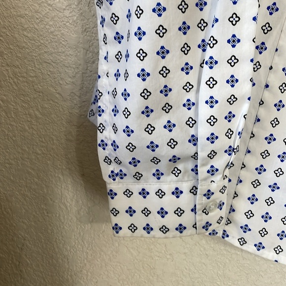 Jones New York  Signature Woman’s Shirt - Picture 4 of 8